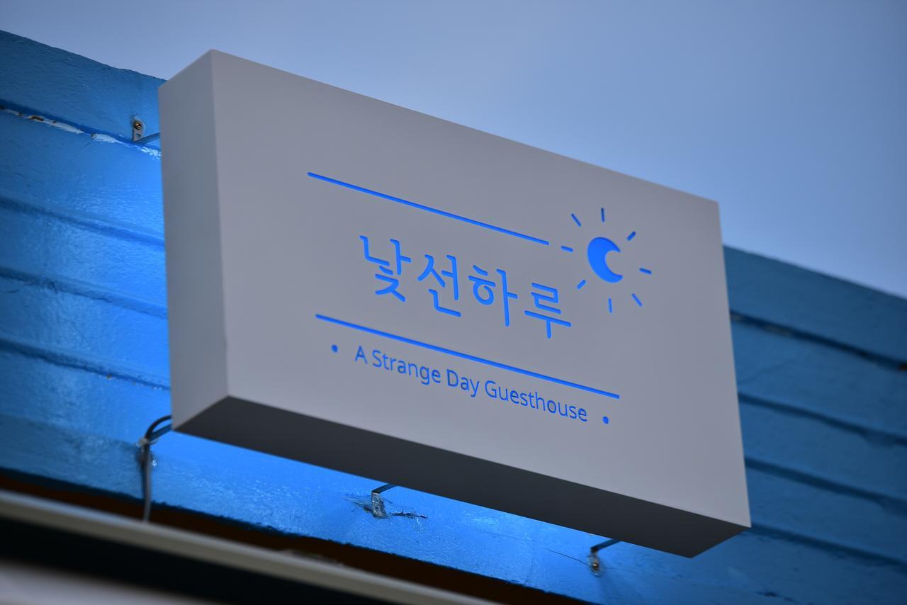 Hotel A Strange Day Seogwipo Exterior foto